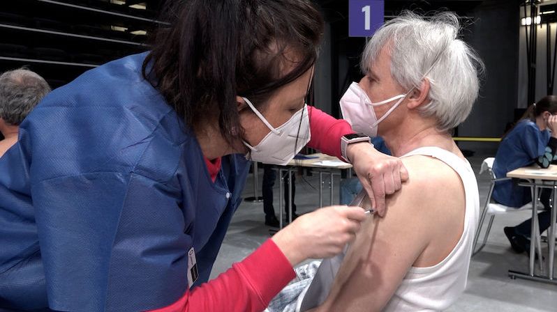 V Praze spustili očkovací centrum v O2 universum, za den zvládne naočkovat až 7 tisíc lidí